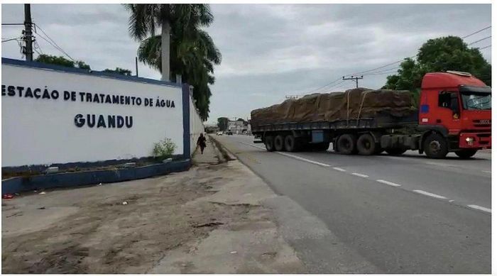 Cedae interrompe funcionamento da Estação de Tratamento do Guandu após encontrar detergente na água Cedae interrompe funcionamento da Estação de Tratamento do Guandu após encontrar detergente na água